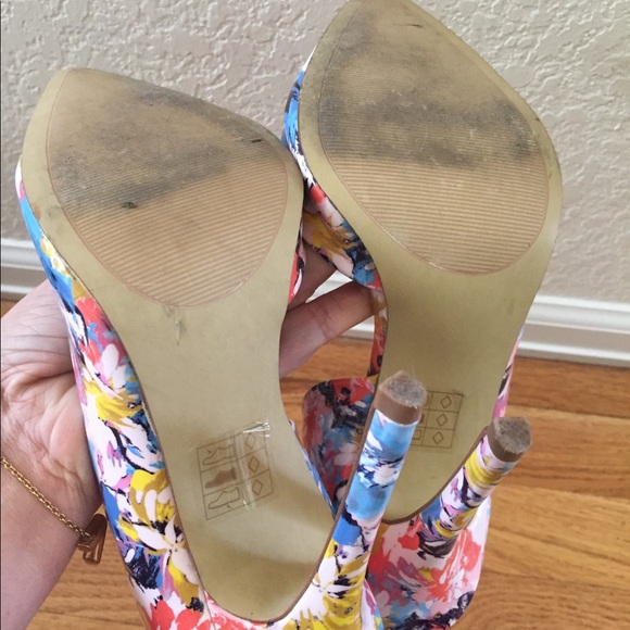 Bebe Floral heels  7 - Picture 3 of 4
